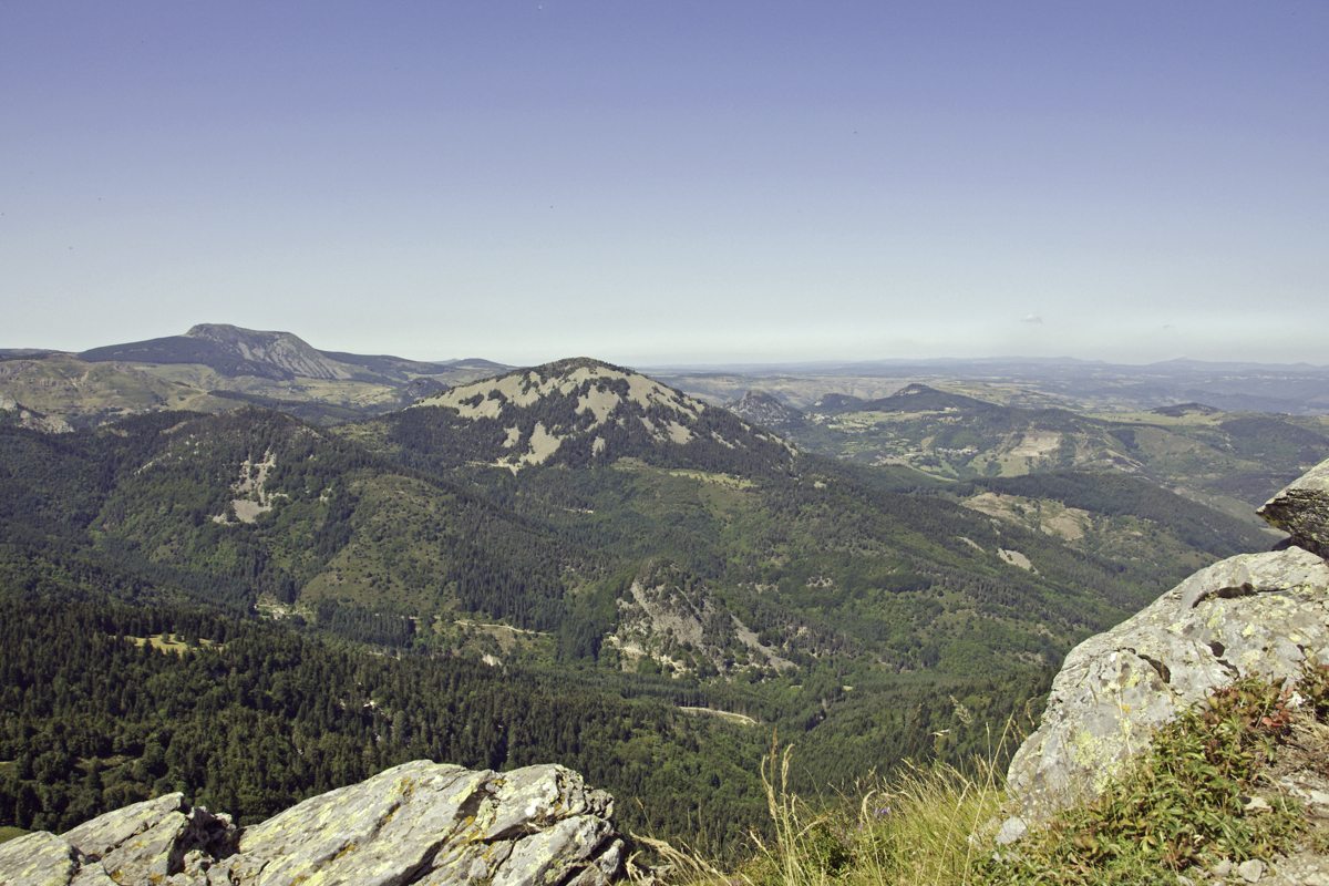 ©ARG-ADT07-Mont-Gerbier-de-Jonc-Panorama-montagne-ardéchoise-source-loire